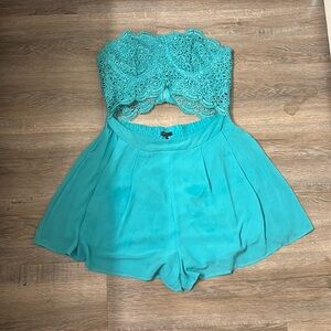 This is a iris romper it is super cute it’s a large
